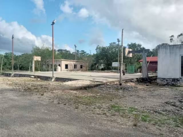 En las comunidades hacen falta muchas obras públicas