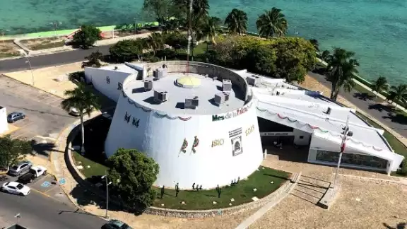 El Congreso de Quintana Roo recibió el oficio de la solicitud para el juicio político contra el Presidente de la CDHEQROO Marco Antonio Toh Euán El Congreso de Quintana Roo recibió el oficio de la solicitud para el juicio político contra el Presidente de la CDHEQROO Marco Antonio Toh Euán
