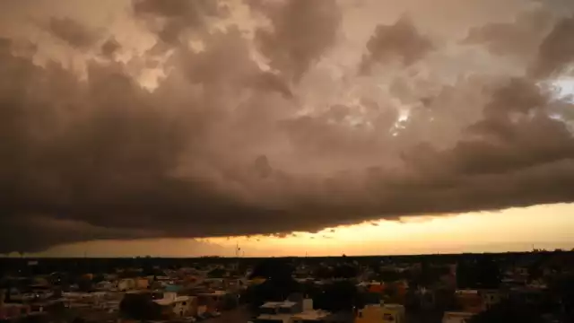 Se formó una extraña y enorme nube en el cielo de Mérida, Yucatán, que sorprendió a los habitantes.
