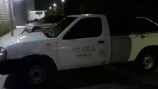 El informante comunicaba que en el lugar se encontró  a su vecina la cual estaba suspendida del cuello con un cable