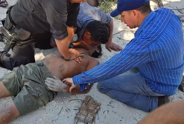 El hombre ingresó al mar para salvar a un niño