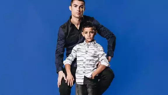 El hijo de Cristiano Ronaldo presume su impresionante físico