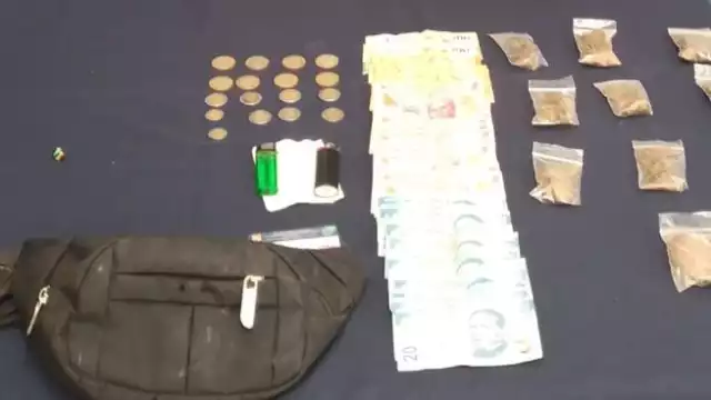 El hombre fue detenido en posesión de 10 bolsas de marihuana