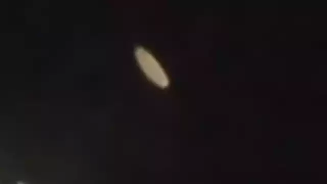 El fenómeno ocurrió en la ciudad Niza, Francia. Luego de varios minutos, el objeto desapareció entre las nubes