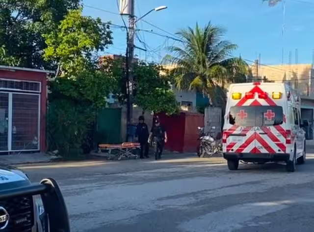 Al lugar llegaron paramédicos de la Cruz Roja, así como Policía Quintana Roo