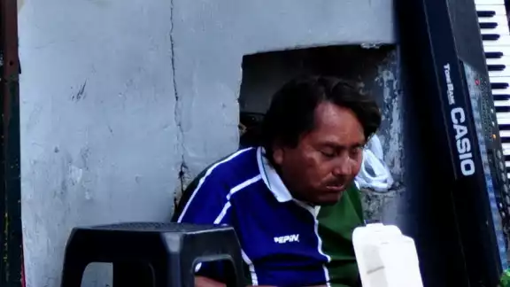 Un total de 265 mil 630 yucatecos padece alguna discapacidad; sin embargo, esta les permite desempeñarse en diferentes actividades como el comercio Un total de 265 mil 630 yucatecos padece alguna discapacidad; sin embargo, esta les permite desempeñarse en diferentes actividades como el comercio