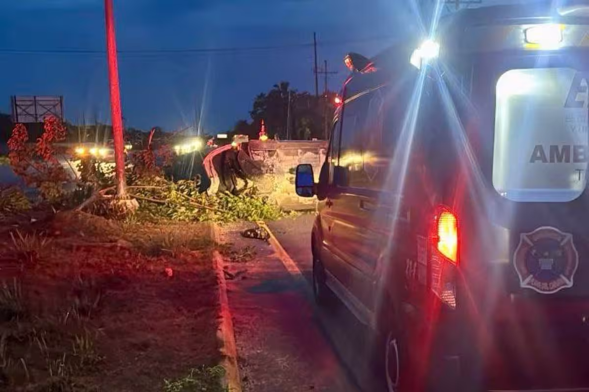 Conductor pierde el control y termina volcado en carretera federal de ...