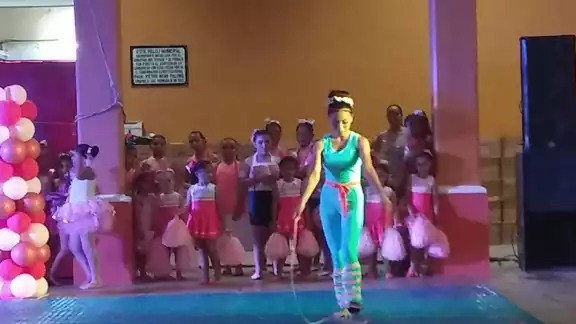 Jovencitas demostraron su talento en los ejercicios de gimnastas rítmicas Jovencitas demostraron su talento en los ejercicios de gimnastas rítmicas