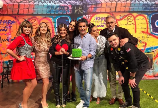 El conductor lanzó algunos comentarios irónicos y gestos hacia Carmen Salinas
