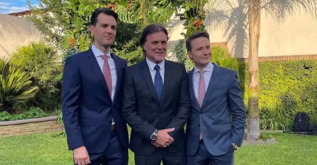 Él es el esposo del hijo del actor argentino René Strickler