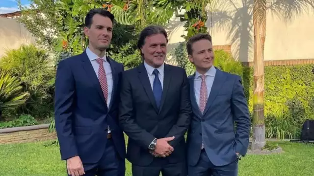 Él es el esposo del hijo del actor argentino René Strickler