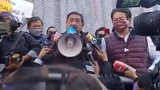 Félix Salgado Macedonio, acompañado de Mario Delgado