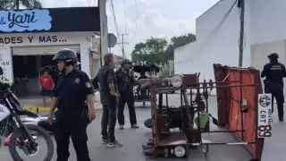 Paramédicos y autoridades acudieron al lugar del incidente para atender a los conductores