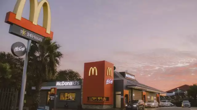 McDonald's saldrá de Rusia e manera definitiva pero mantendrá a sus empleados con nuevo proyecto
