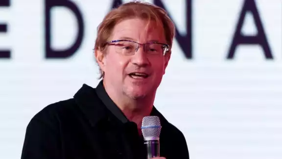 Andrés Roemer protege su casa previo al Día Internacional de la Mujer Andrés Roemer protege su casa previo al Día Internacional de la Mujer