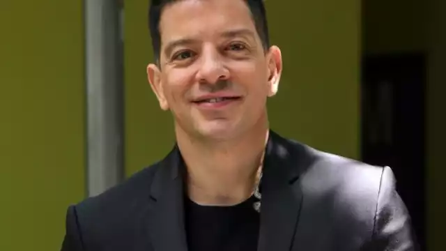 El cantante fue operado por un tumor