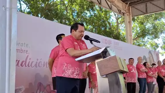 "Hoy el color rosa inunda este espacio para forzar un mensaje poderoso", mencionó Joaquín Díaz Mena "Hoy el color rosa inunda este espacio para forzar un mensaje poderoso", mencionó Joaquín Díaz Mena