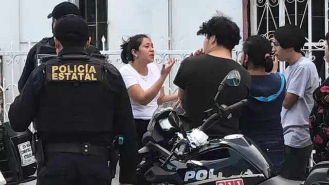 La joven salió corriendo del lugar