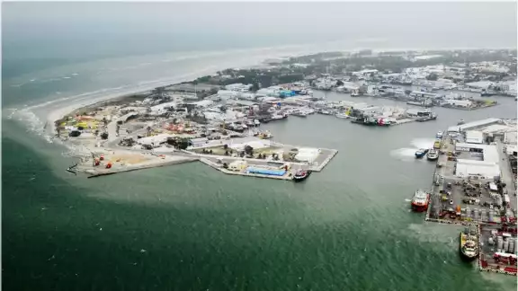 La refinería “Olmeca” en Dos Bocas fortalecerá la presencia de empresas en los puertos de Carmen y Seybaplaya. La refinería “Olmeca” en Dos Bocas fortalecerá la presencia de empresas en los puertos de Carmen y Seybaplaya.