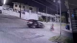 Conductor de camioneta huyó tras arrollar a motociclista en Chetumal