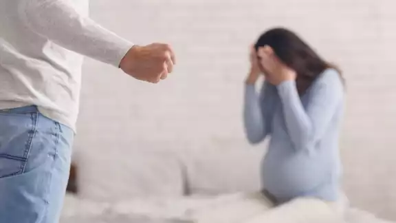 El hombre insultó y causó heridas a su pareja embarazada en el fraccionamiento Villa Bonita