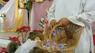 Las bromas durante este día tienen su origen en los monaguillos que comenzaron a realizarlas al interior de las iglesias