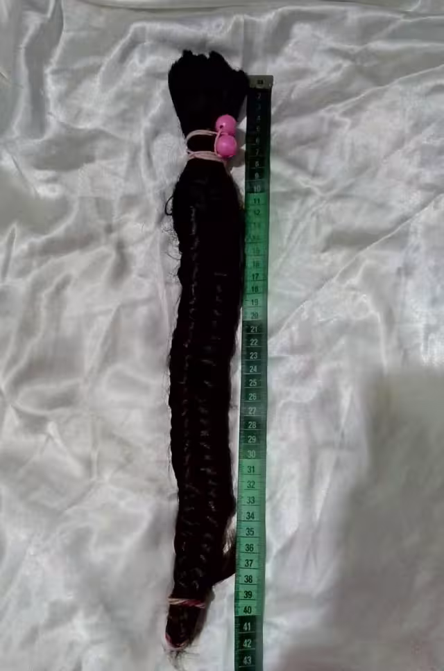 La vendedora indicó que la trenza mide 42 centímetros; le recomendaron ir a ofertarla al Mercado Forjadores de Chetumal