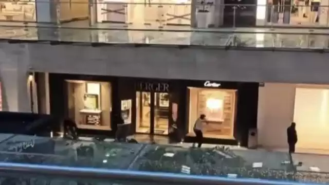 El robo fue durante la tarde y las personas se encontraban dentro de la plaza