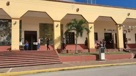 La obra muralista de 'El Raper' se encuentra en la Av. Javier Rojo Gómez, en una de las paredes de la Casa de la Cultura en Kantunilkín La obra muralista de 'El Raper' se encuentra en la Av. Javier Rojo Gómez, en una de las paredes de la Casa de la Cultura en Kantunilkín