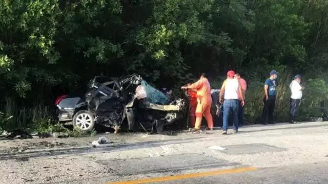 El automóvil quedó en pérdida total, por lo que el conductor quedó prensado