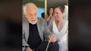 Papá con Alzheimer reconoce a su hija en el día de su boda y se vuelve viral