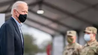 Joe Biden sugiere usar doble cubrebocas para la prevención del COVID-19