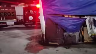 Incendian puesto en Cancún con thinner en Villas Otoch Paraíso; dueño controla el fuego