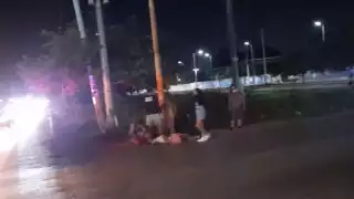 Dos hombres a bordo de una motocicleta se detuvieron e intentaron asaltarlo pero el joven se resistió