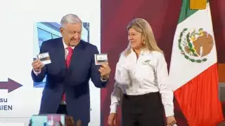 Presentan la Tarjeta Financiera de Bienestar en la conferencia del presidente AMLO