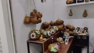 Artesanos de Dzitbalché inician venta de jícaras y lec para el Mes de la Campechanía y Día de Muertos
