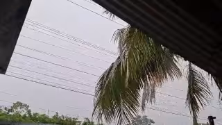 Corto circuito deja sin energía a familias y comercios en Escárcega