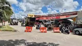 Cierre inesperado en el malecón de Champotón causa caos frente al mercado Pavón Góngora