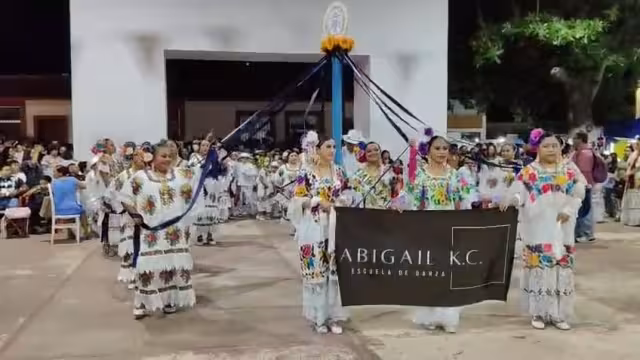 Familias abarrotan la pista de baile en apertura de la Feria de Fátima