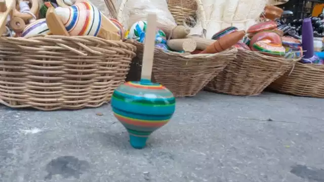 El trompo es un juguete tradicional mexicano