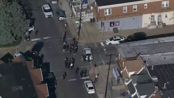 Cuatro estudiantes heridos en un tiroteo cerca de un instituto de Filadelfia Cuatro estudiantes heridos en un tiroteo cerca de un instituto de Filadelfia