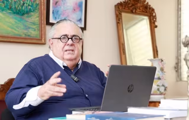 Cronista, en capilla por presuntos comentarios misóginos