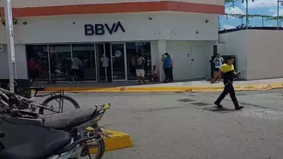 La víctima acababa de retirar 30 mil pesos en efectivo La víctima acababa de retirar 30 mil pesos en efectivo