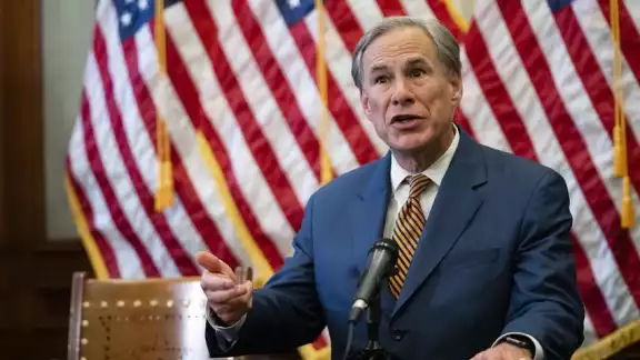 Greg Abbott ha perseguido a los migrantes en Texas y ha tenido diferencias con Joe Biden por su forma de gobernar Estados Unidos Greg Abbott ha perseguido a los migrantes en Texas y ha tenido diferencias con Joe Biden por su forma de gobernar Estados Unidos