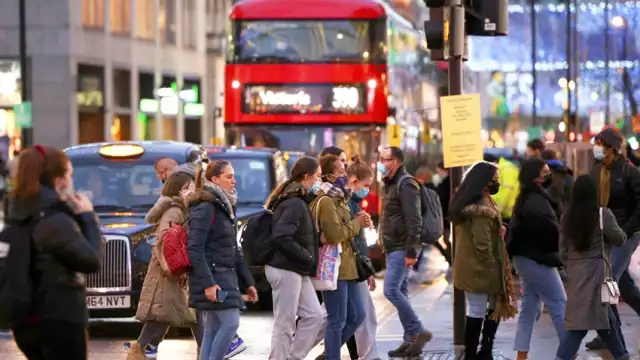 La agencia de seguridad sanitaria británica informó sobre el caso de una persona que contrajo la gripe aviar en el suroeste de Inglaterra, subrayando que el riesgo para los seres humanos