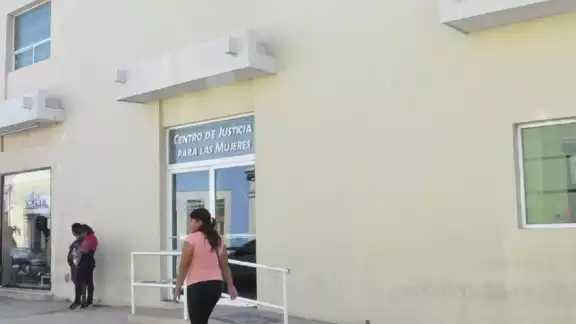 Trabajadores aseguran que se les pidió su renuncia por adelantado