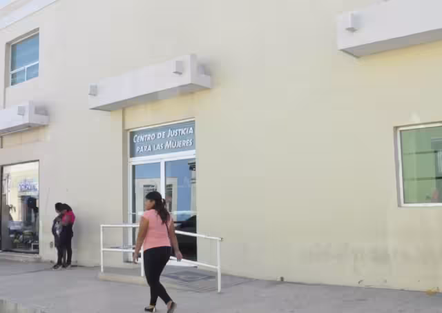 Trabajadores aseguran que se les pidió su renuncia por adelantado