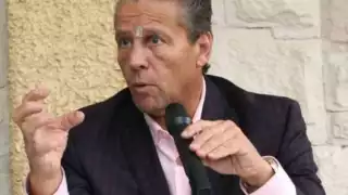 La actriz desea que Alfredo Adame se deje de "payasadas" y le pague el dinero que le debe.