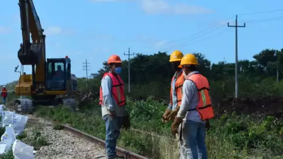 En total son 2 mil obreros los que trabajan en la construcción del Tren Maya en Campeche En total son 2 mil obreros los que trabajan en la construcción del Tren Maya en Campeche