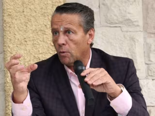 La actriz desea que Alfredo Adame se deje de "payasadas" y le pague el dinero que le debe.